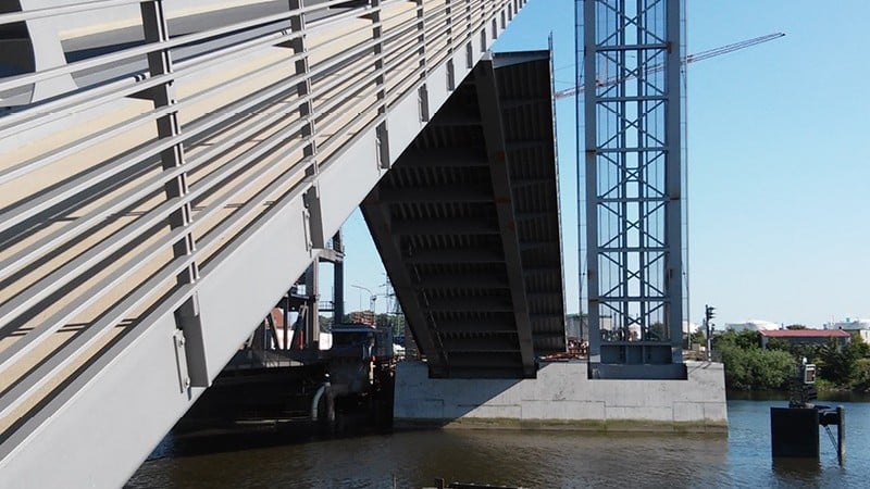 Dual-arm bascule bridge over a river