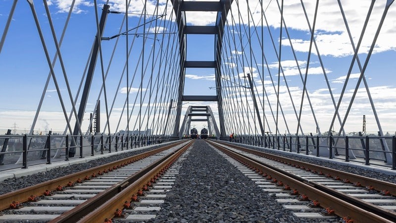 Fixed bridge for rail transport