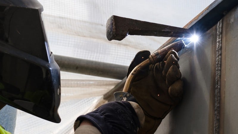 MCE Schweißer bei der Arbeit
